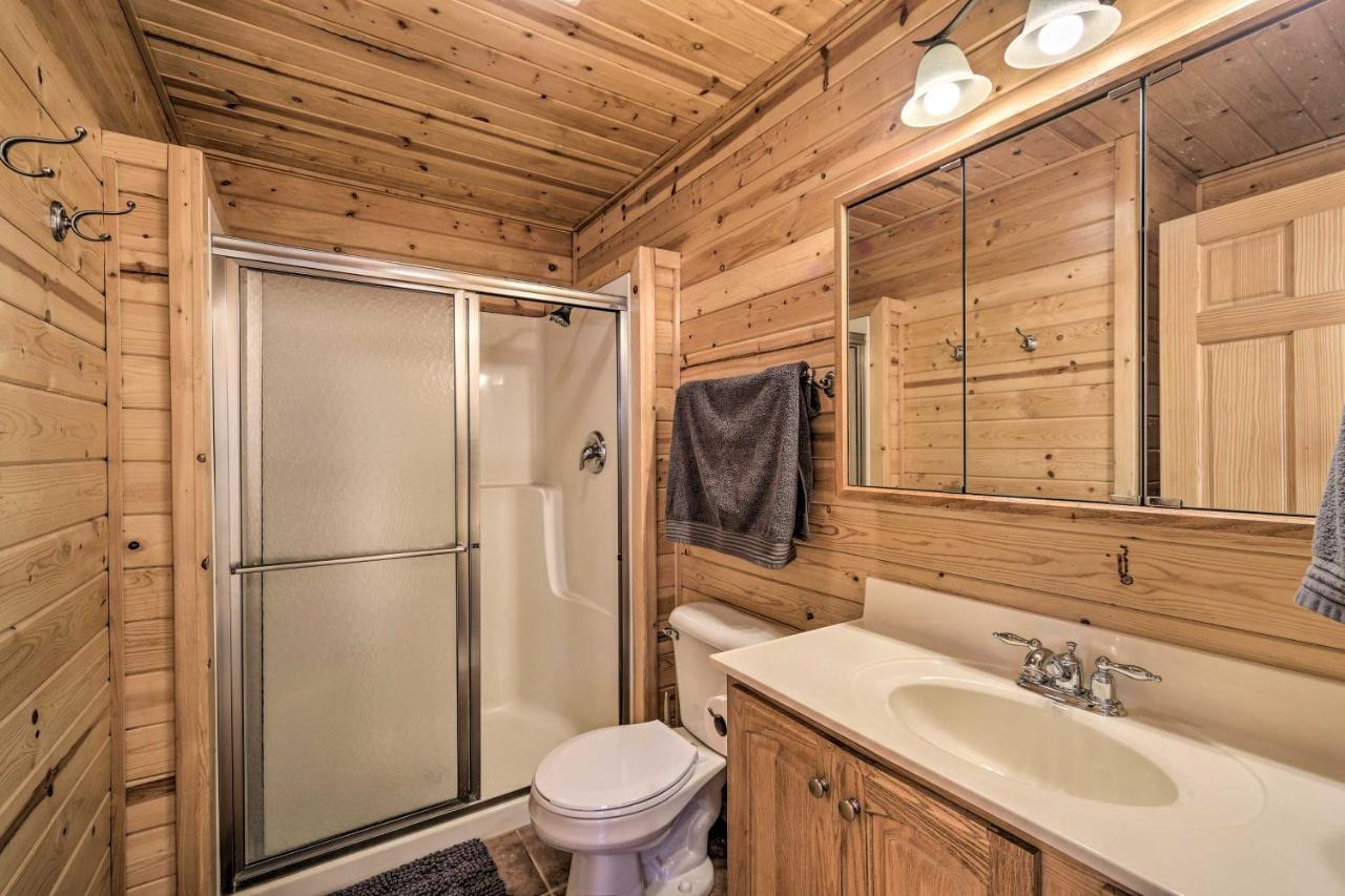 Scenic Hayward Lake View Retreat With Fire Pit エクステリア 写真