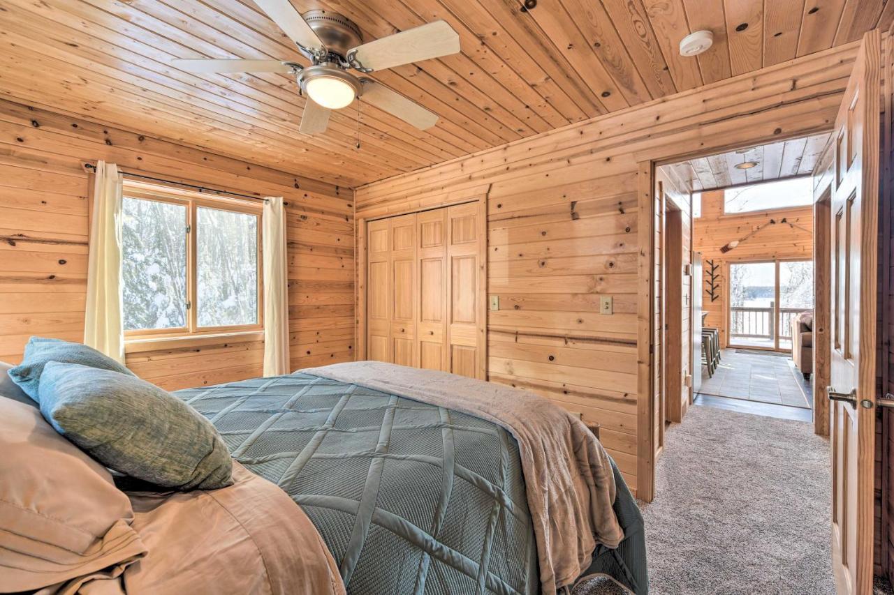 Scenic Hayward Lake View Retreat With Fire Pit エクステリア 写真