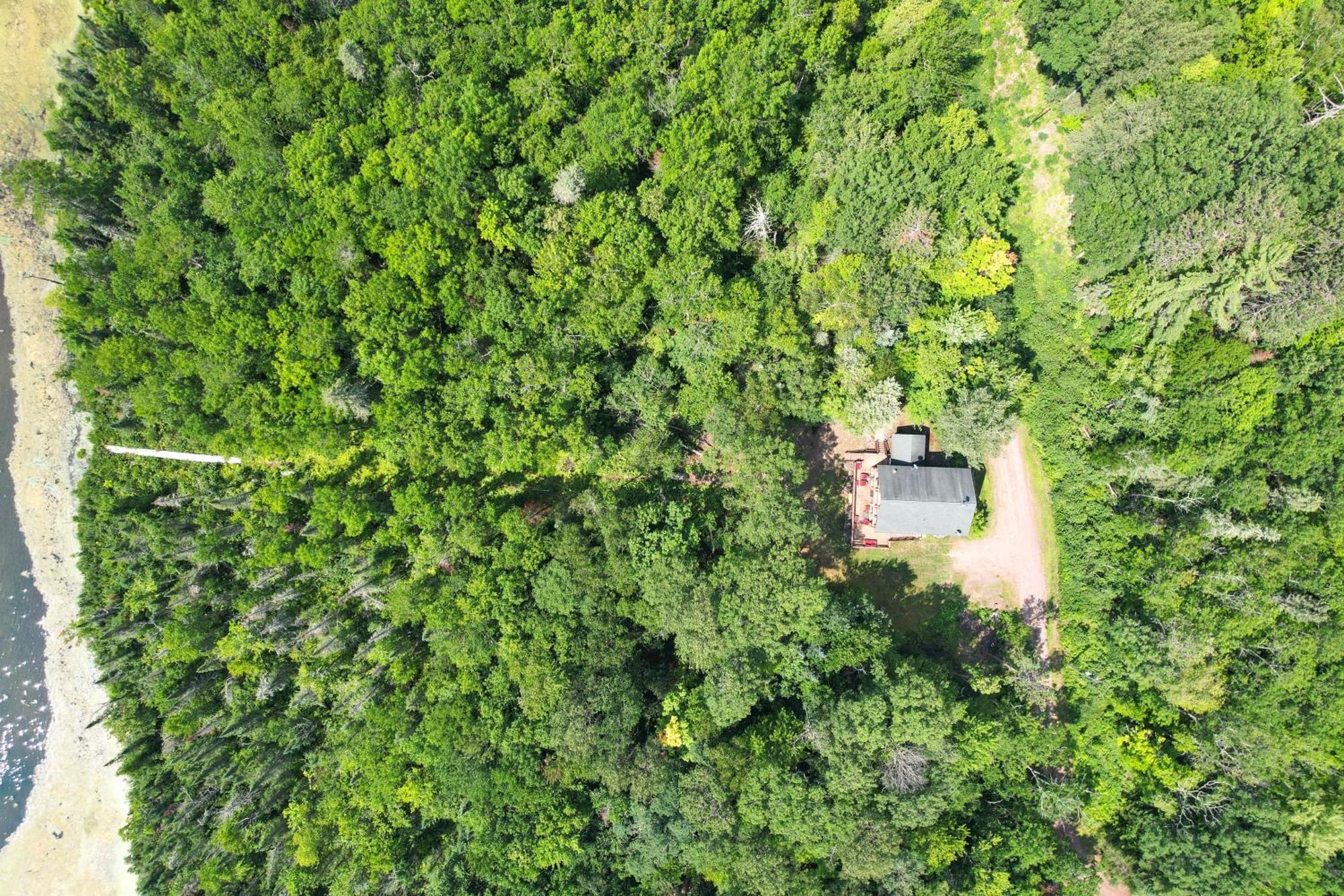 Scenic Hayward Lake View Retreat With Fire Pit エクステリア 写真