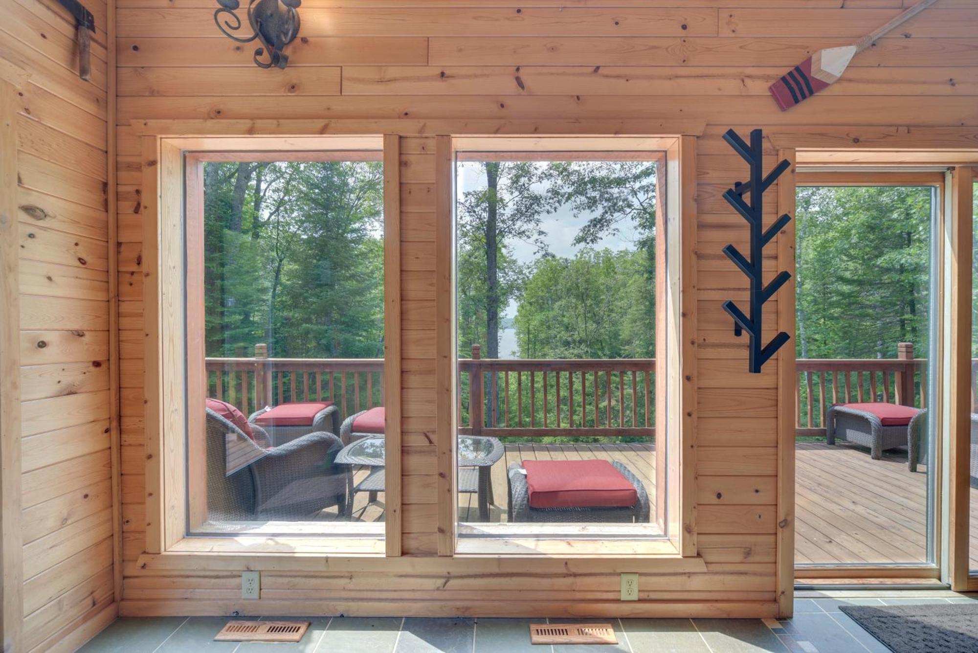 Scenic Hayward Lake View Retreat With Fire Pit エクステリア 写真