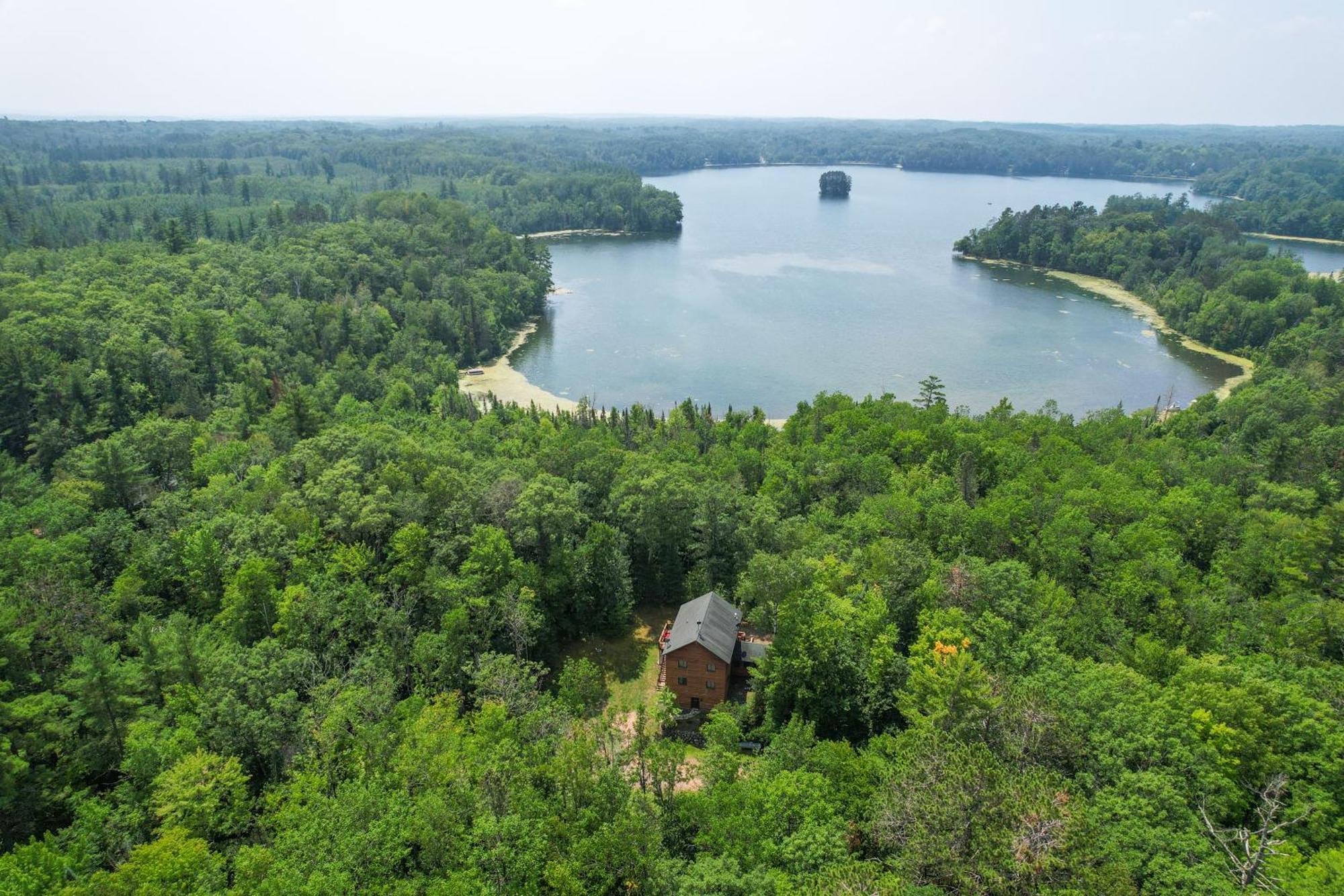 Scenic Hayward Lake View Retreat With Fire Pit エクステリア 写真